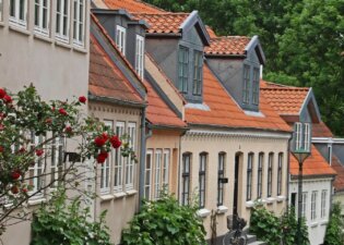 house affordability image from Magda Ehlers, Pexels